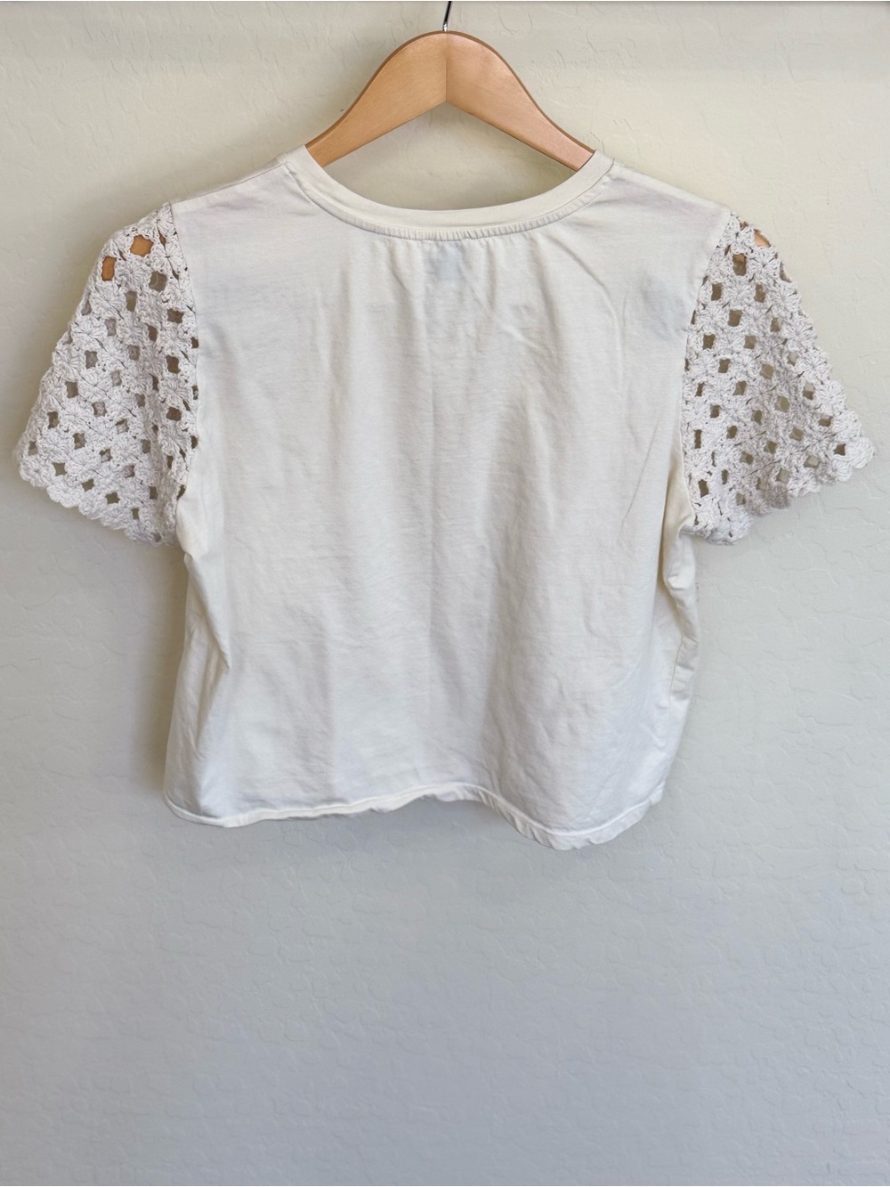 Joie Ivory Crop T-Shirt Mixed Media Eyelet Lace Crochet Boho Short Sleeve Small - Picture 3 of 4